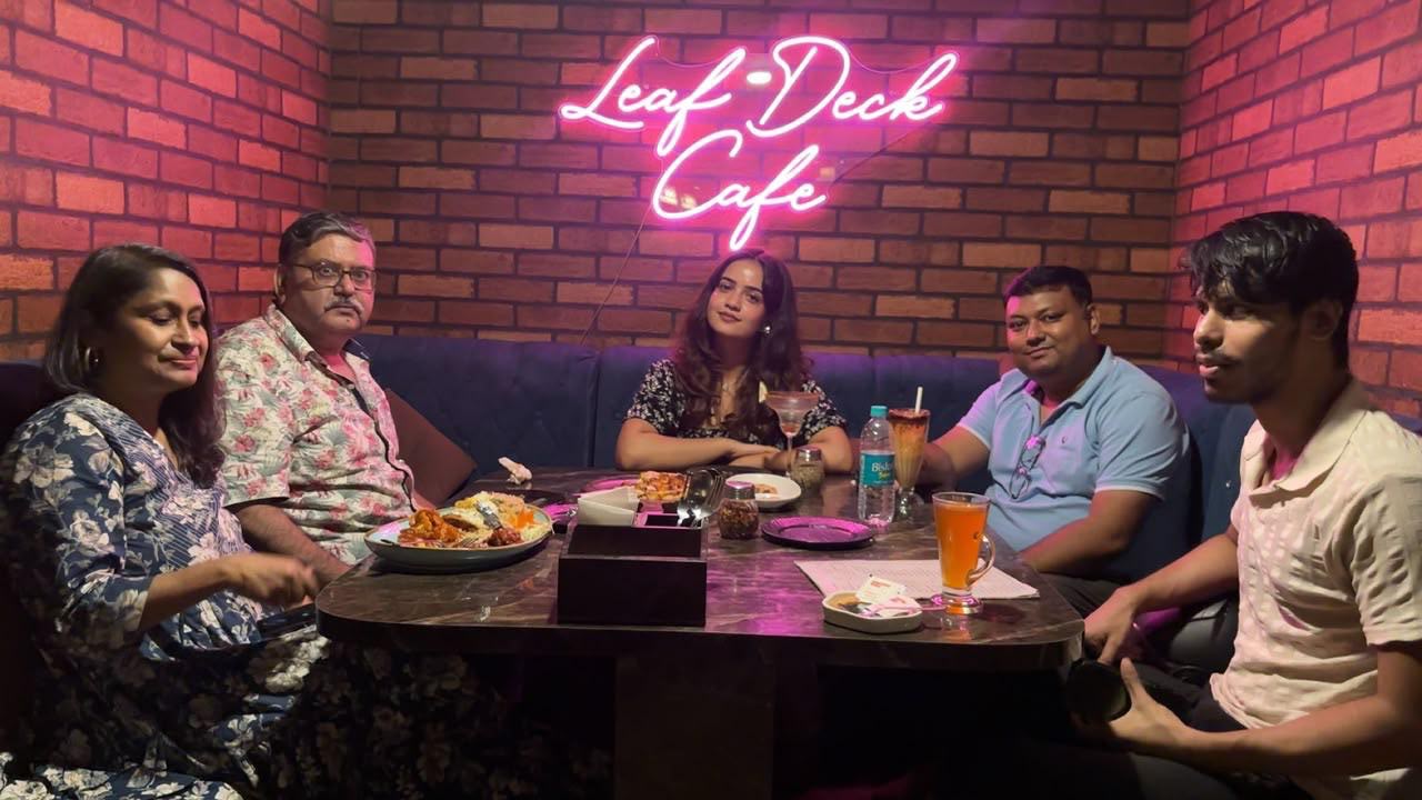 Mixtable Dinner, neon night