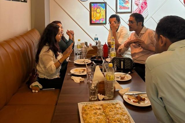 Mixtable Dinner, long table, big talk